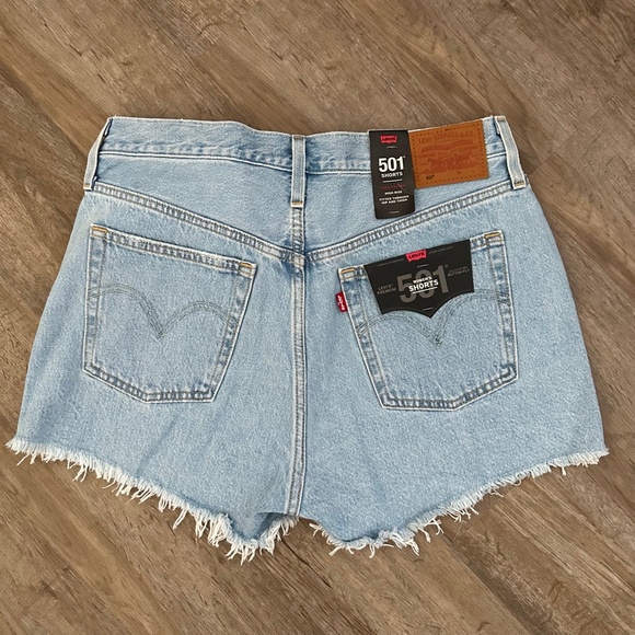 NWT Levi's® Premium 501® Original High Rise Light Wash Distressed Jean Shorts - Picture 5 of 6